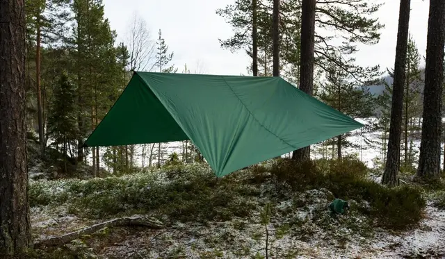 Bergans Tarp Medium 2,9 x 3,5m Fleksibel tarp for enkel overnatting 