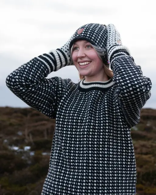 Bråtens Islender Genser Sort S Klassisk genser i 100% Norsk ull 