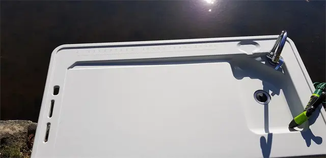 Fiske/sløye bord m/vask og spyleslange Sammenleggbart sløyebord med kran 