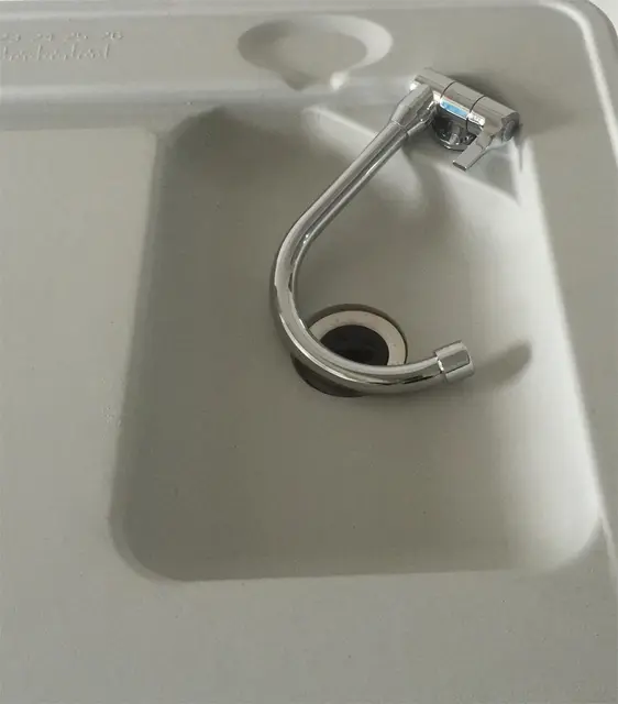 Fiske/sløye bord m/vask og spyleslange Sammenleggbart sløyebord med kran 