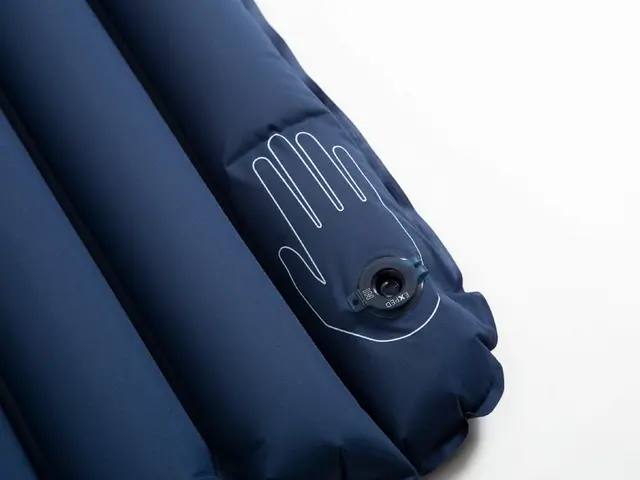 Exped Versa 4R Navy M Allsidig 3 til 4 sesongs liggeunderlag 