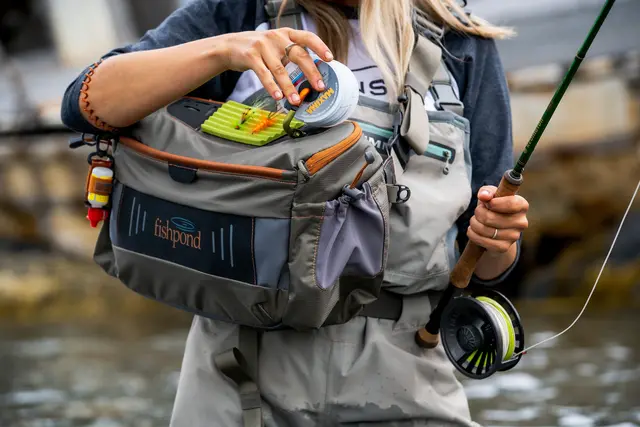 Fishpond Flathead Sling Pack Gravel Oppdatert teknisk slingbag ryggsekk 