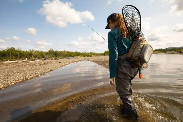 Fishpond Summit Sling 2.0 Granite Oppdatert teknisk slingbag ryggsekk 