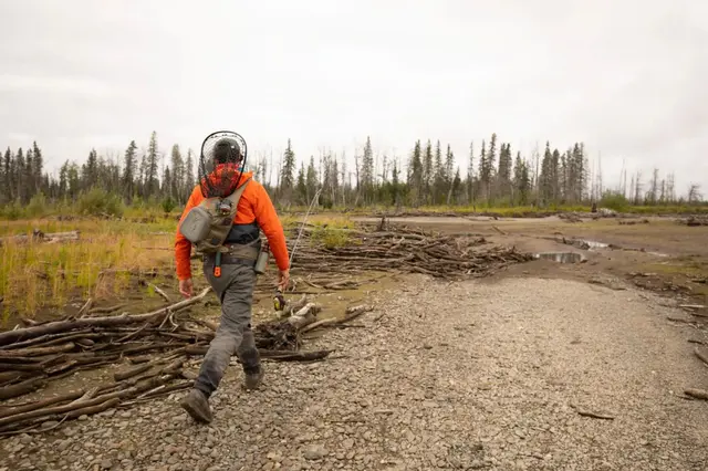 Fishpond Summit Sling 2.0 Granite Oppdatert teknisk slingbag ryggsekk 