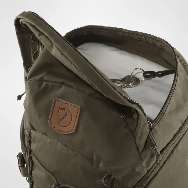 Fjällräven Singi 28 Dark Olive Allsidig og slitesterk ryggsekk 