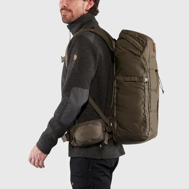 Fjällräven Singi 28 Dark Olive Allsidig og slitesterk ryggsekk 