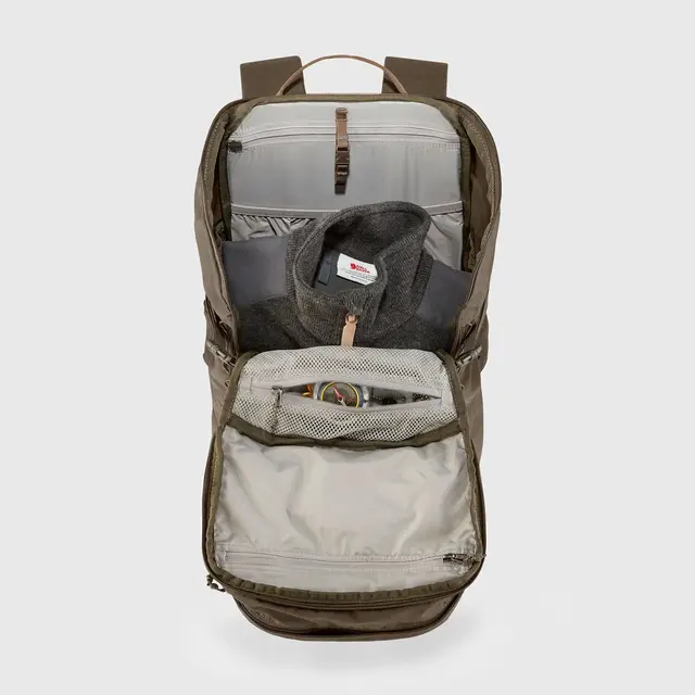 Fjällräven Singi 28 Dark Olive Allsidig og slitesterk ryggsekk 