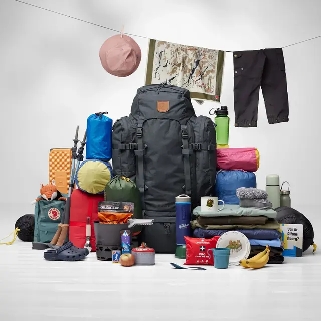 Fjällräven Kajka 100 Coal Black Avansert tursekk som er behagelig å bære 