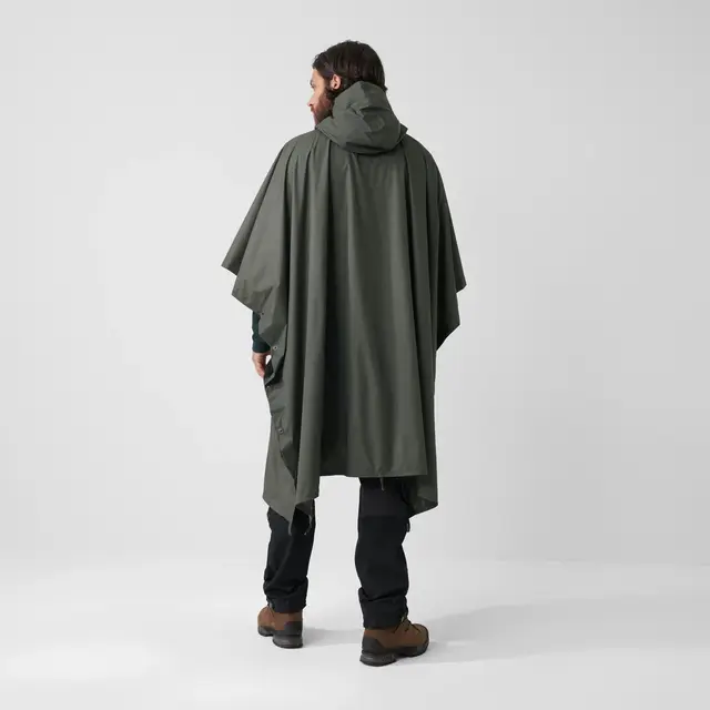Fjällräven Poncho Dark Olive OneSize Pålitelig poncho med hette 