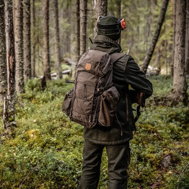 Fjällräven Singi 28 Dark Olive Allsidig og slitesterk ryggsekk 