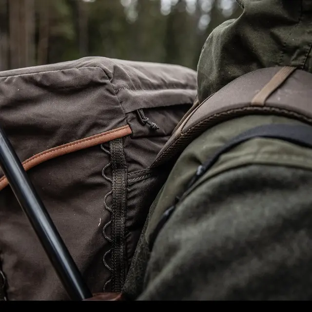 Fjällräven Singi Stubben Dark Olive Robust ryggsekk til friluftsliv 27l 