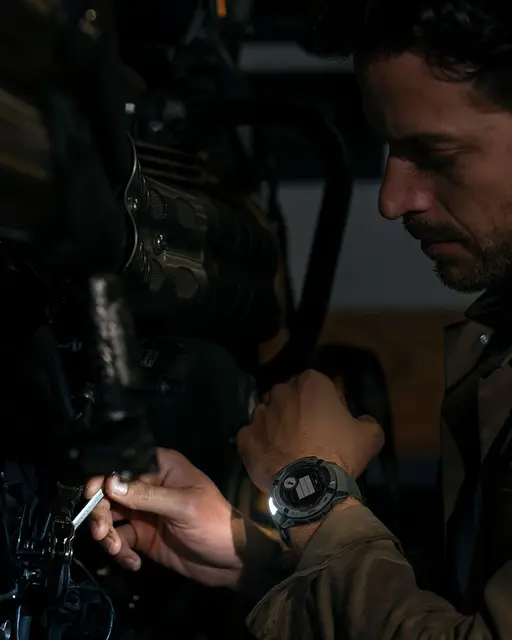 Garmin Instinct 2X Solar Grafitt GPS smartklokke med LED-lykt 