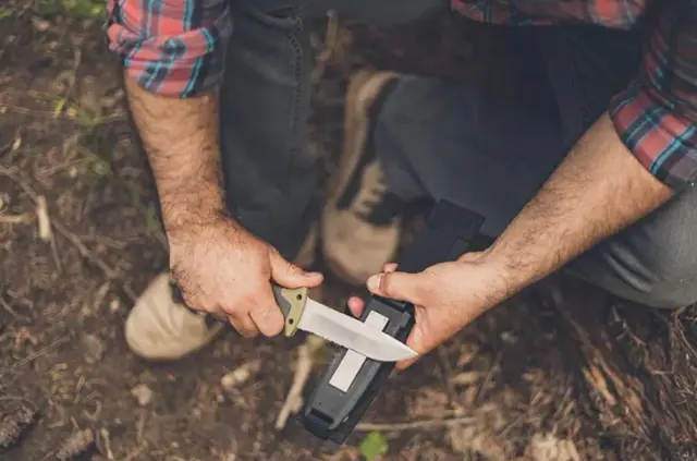 Gerber Ultimate Survival Knife Overlevelseskniv med mange funksjoner 
