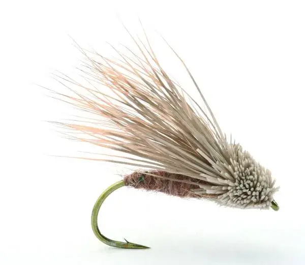 Streaking Caddis #10 Kjøp 12 fluer få gratis flueboks 