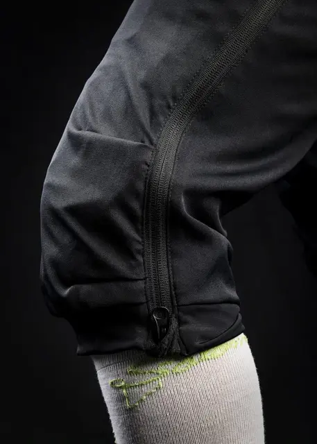 Heat Experience Heated Knee Pants S Slitesterk sort varmebukse med glidelås 