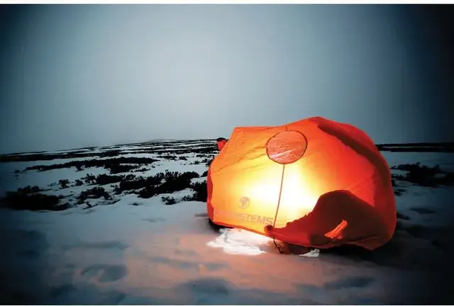 Lifesystems Survival Shelter 4 Orange Lett vindsekk som rommer 4 personer 