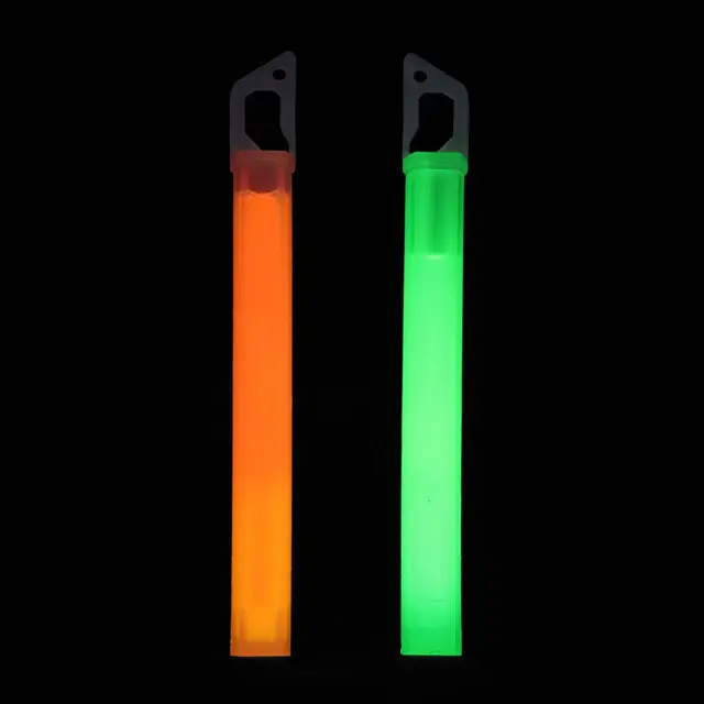 Lifesystems Lightsticks Green/Orange To lysstaver med opptil 15 timer lystid 