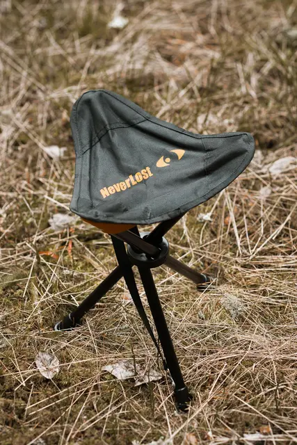 Neverlost Tripod Stol Sammenleggbar tripodstol med logo 