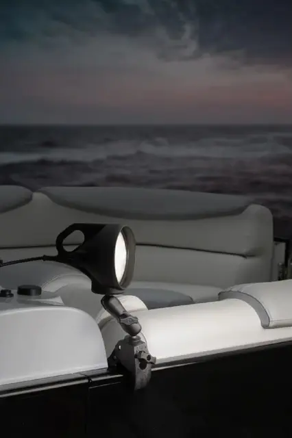 RAM Tough-Claw Mount w/LED Spotlight LED lykt med arm og klypefeste 