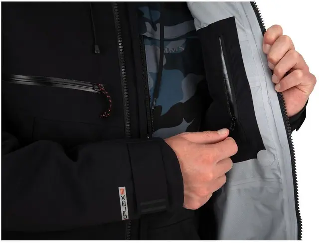 Simms CX Fishing Jacket Blackout S Jakken som holder deg tørr og varm 