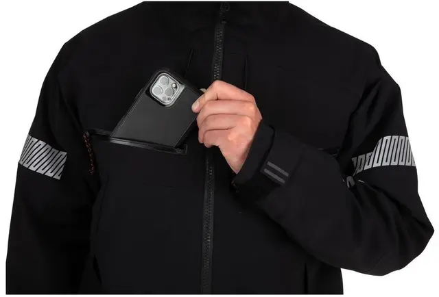 Simms CX Fishing Jacket Blackout S Jakken som holder deg tørr og varm 