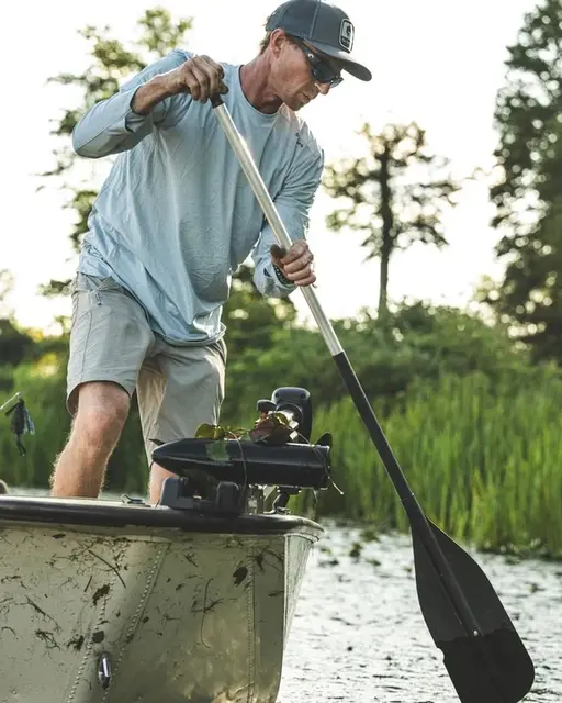 Simms Solarflex Crew Sterling/Cinder M Solbeskyttende genser for varme dager 