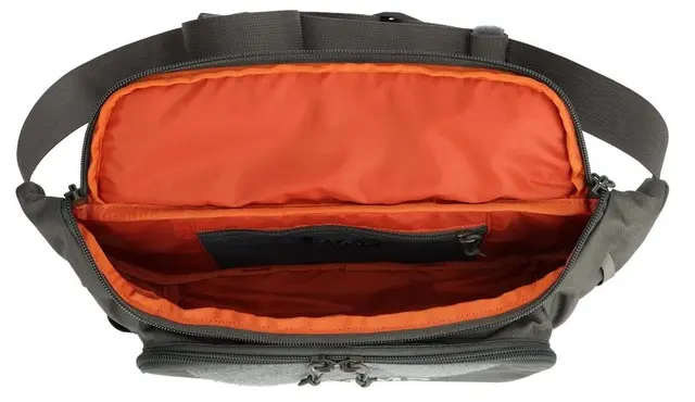 Simms Tributary Hip Pack Basalt 5 L Lett hofteveske med god plass til utstyr 