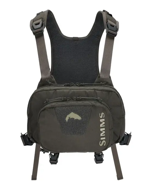 Simms Tributary Hybrid Chest Pack Basalt 5L lett tilgjengelig lagringskapasitet 