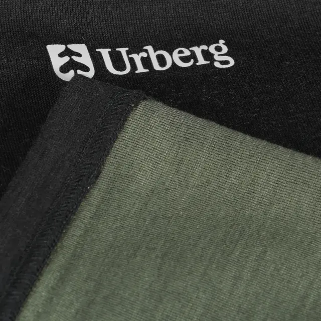 Urberg MerinoBamboo Tube Black/Green Myk og varm, kløfri hals 