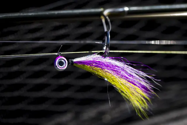 VMC Moontail Jigs Bullhead 10,5g Jigghoder utstyrt med bucktail og flash 