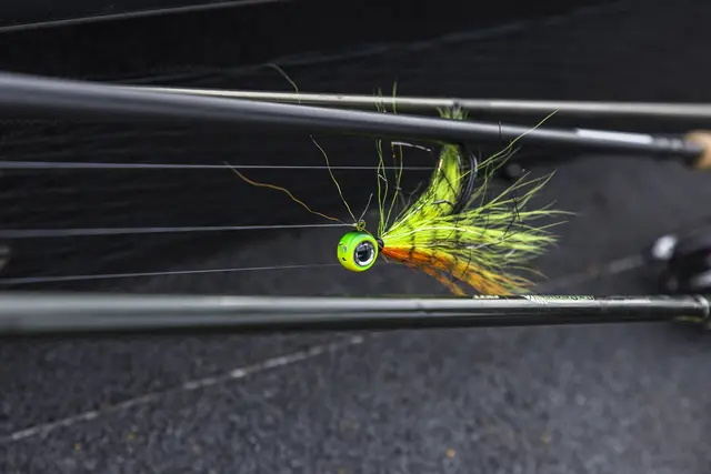 VMC Moontail Jigs Bullhead 10,5g Jigghoder utstyrt med bucktail og flash 