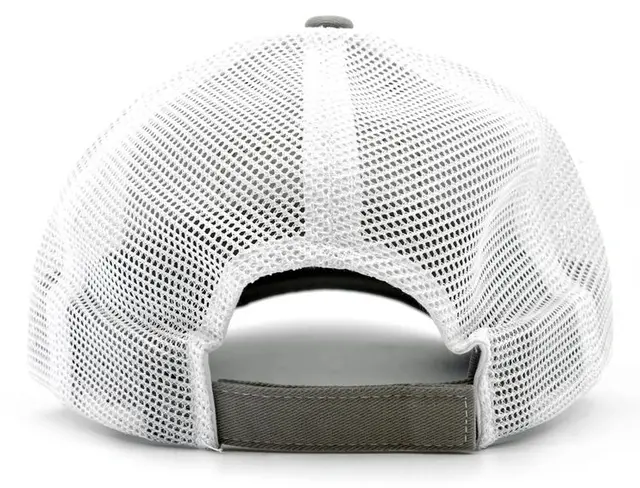 Whiting Farms Mesh Cap Nimbus CloudWhite Klassisk trucker caps med Whiting logo 