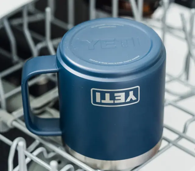 Yeti Rambler 14 Mug Charcoal 414ml Stor og allsidig termoisolert turkopp 