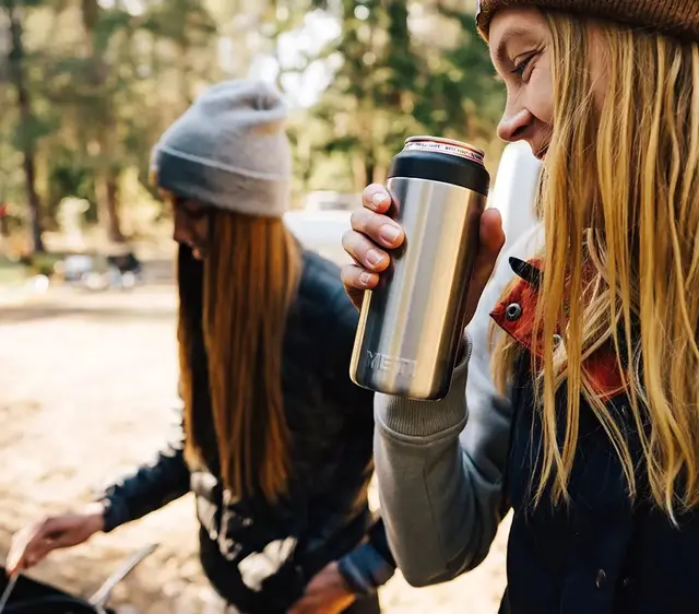 Yeti Rambler Colster Slim 250ml Navy Isolert brusboks holder 