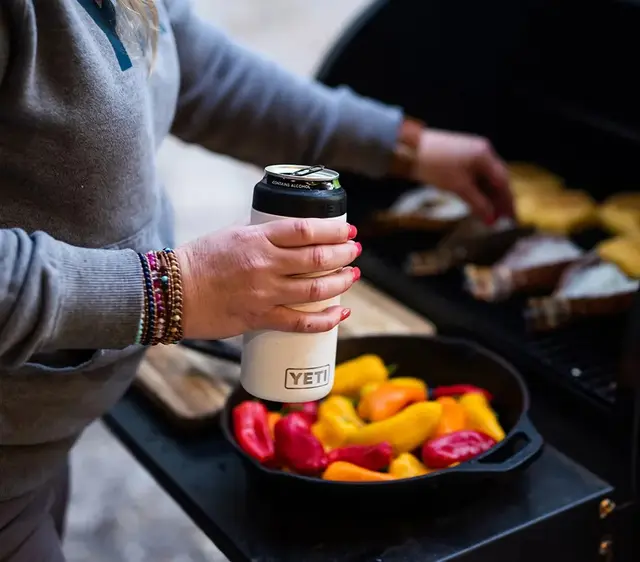 Yeti Rambler Colster Slim 250ml Navy Isolert brusboks holder 