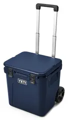 Yeti Roadie 48 Weeled Coolbox Navy Kj&#248;leboks med teleskoph&#229;ndtak og hjul