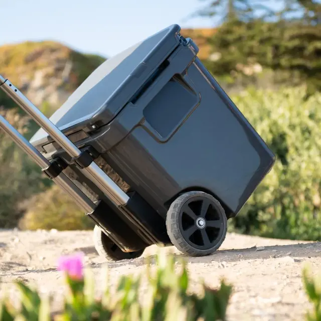 Yeti Roadie 48 Weeled Coolbox White Kjøleboks med teleskophåndtak og hjul 